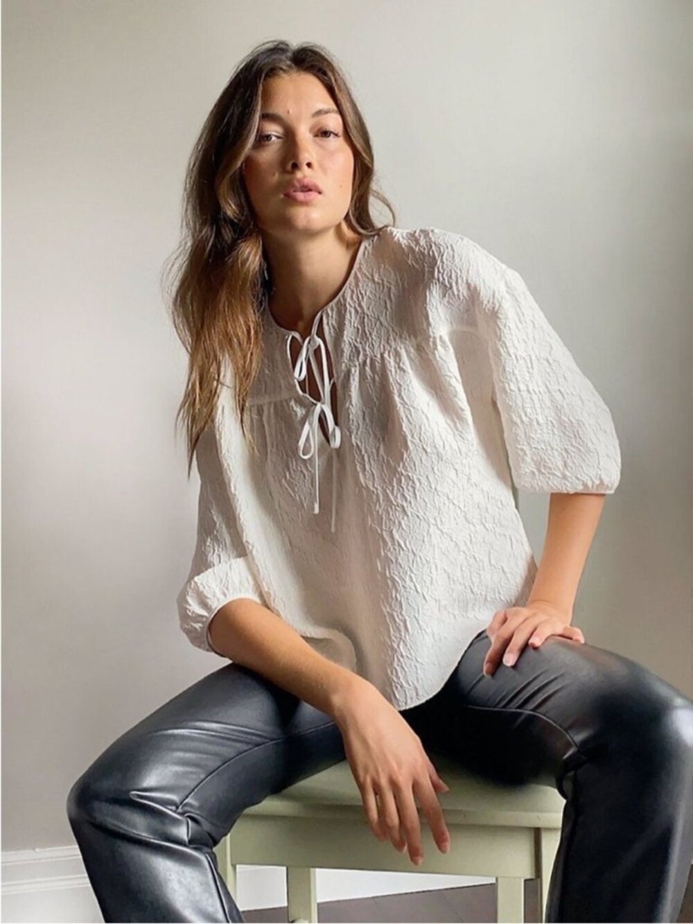 Aritzia Wilfred Playa Puff Sleeve Tie Front Blouse In Ivory Size XXS Oversized